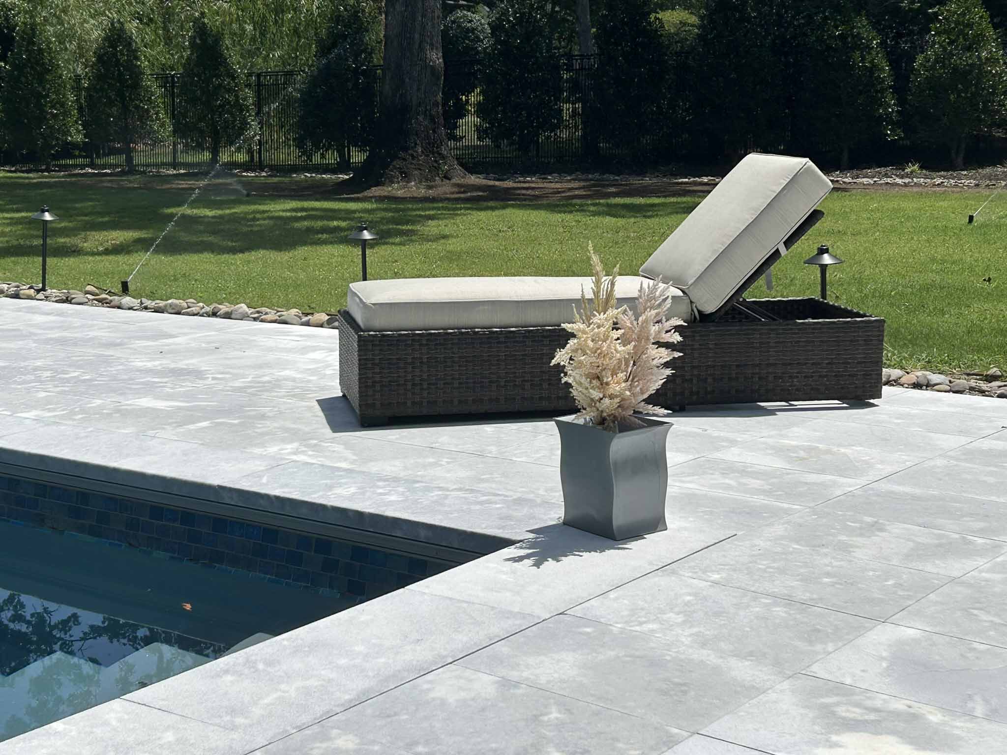 modern design indoor/outdoor plastic series planter ResAlt® Rplanters Plastic Planter - Modern Design for Plants and
